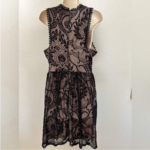 Soieblu Black Sheath Dress for Cocktail Night Out - Picture 3 of 6